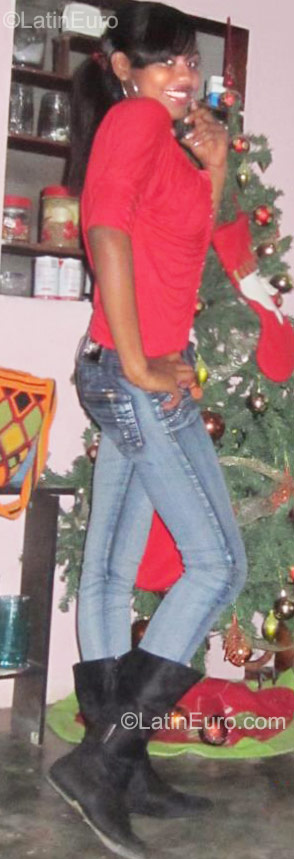 Date this foxy Colombia girl Brisse from Riohacha CO8341