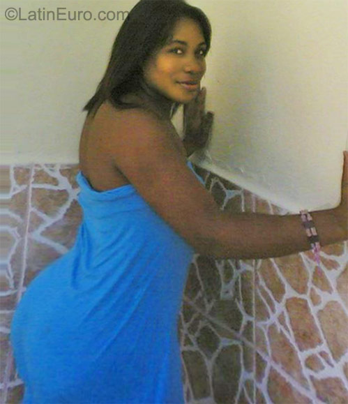 Date this foxy Dominican Republic girl Laura from San Pedro Marcoris DO9658