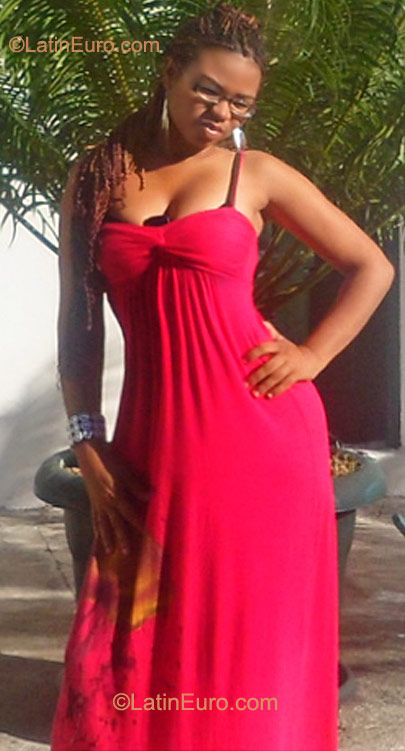 Date this good-looking Dominican Republic girl Dorys from Santo Domingo DO9694