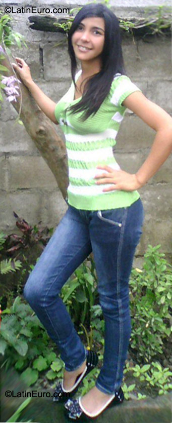 Date this pretty Dominican Republic girl Yolannny from La Vega DO9718