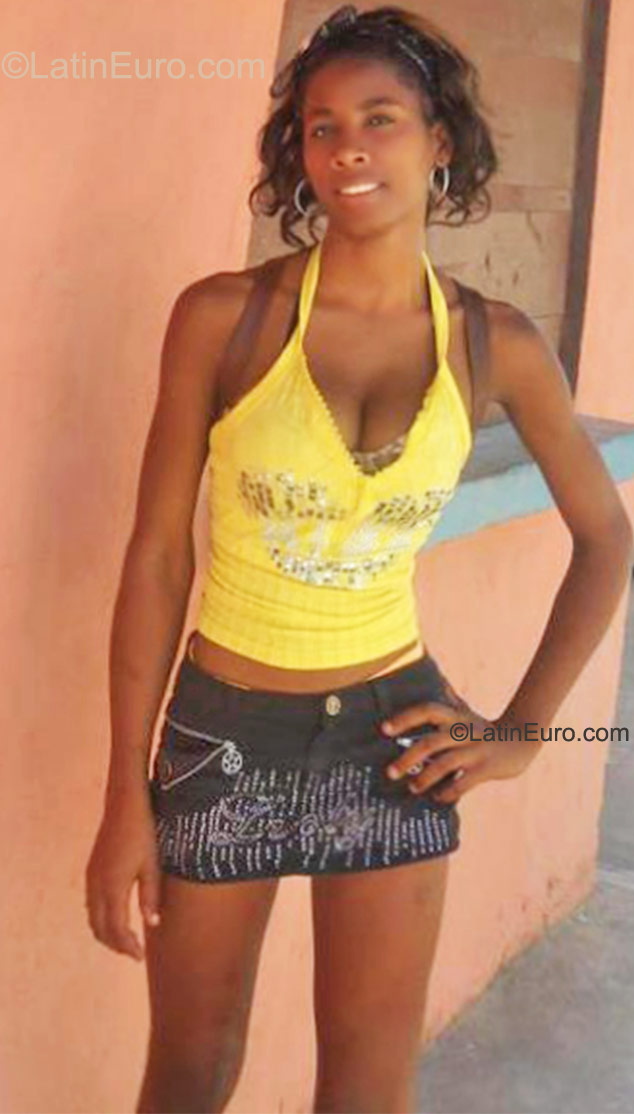 Date this young Dominican Republic girl Lee from San Pedro De Macoris DO9744