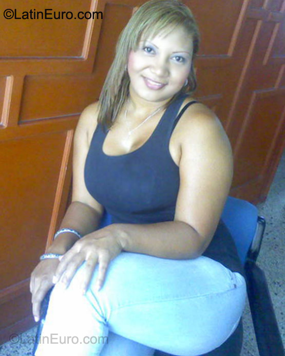 Date this georgeous Colombia girl Andrea from Medellin CO8469