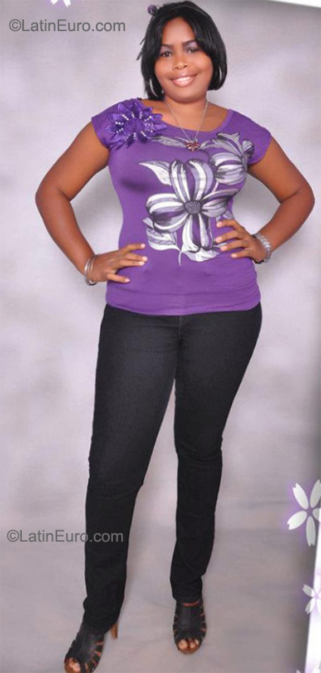 Date this nice looking Dominican Republic girl Beatriz from Santo Domingo DO9774