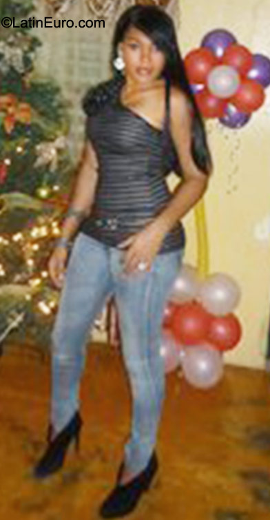 Date this good-looking Dominican Republic girl Vanessa from Santo Domingo DO9796