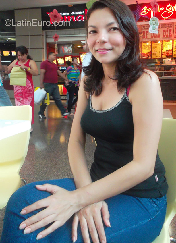 Date this sultry Colombia girl Yeido from Barranquilla CO8531