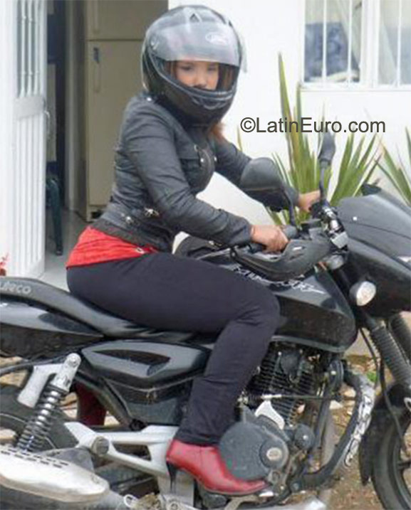Date this hard body Colombia girl Vanessa from Bogota CO8606