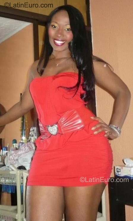 Date this nice looking Colombia girl Flore from Cali CO8613