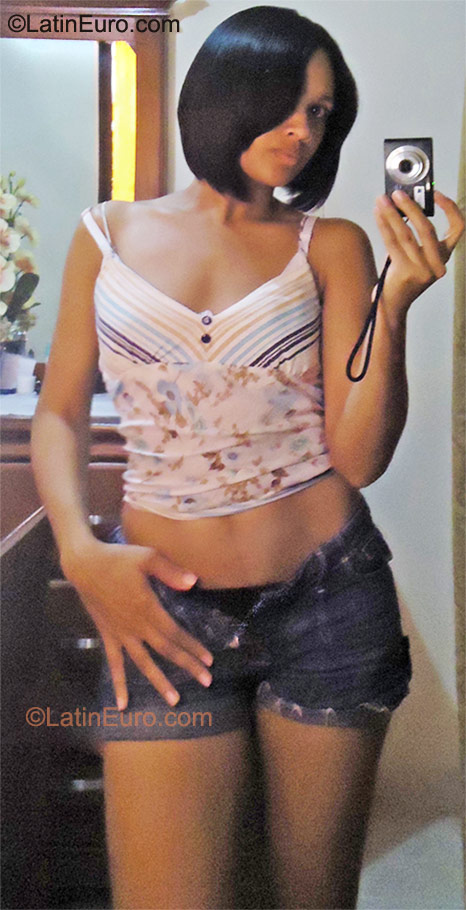 Date this sultry Dominican Republic girl Glenny from Santo Domingo DO9858