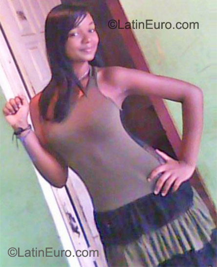Date this lovely Dominican Republic girl Amelia from Santo Domingo DO10111