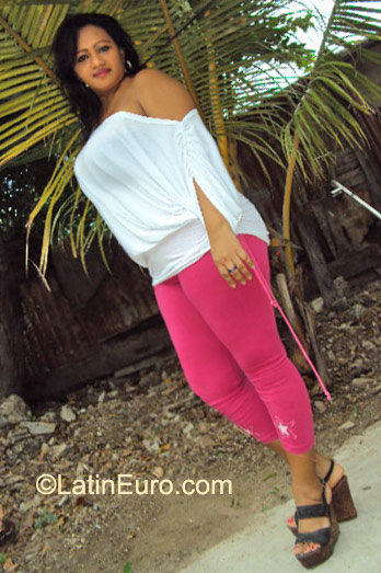 Date this happy Colombia girl Mirna from Sincelejo CO8619