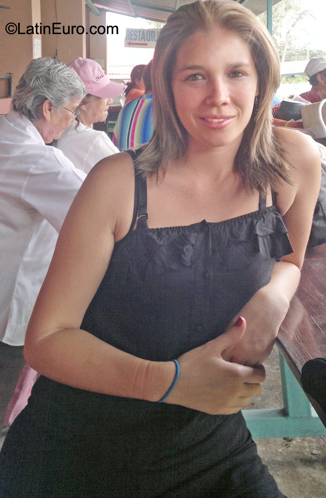 Date this sensual Costa Rica girl Gloriana from San Jose CR139