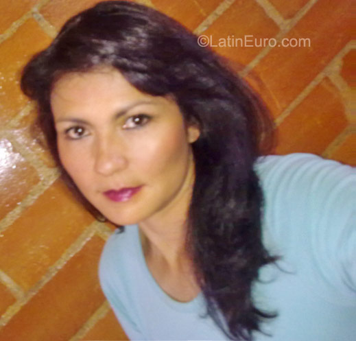 Date this nice looking Colombia girl Soraya from Bogota CO8637