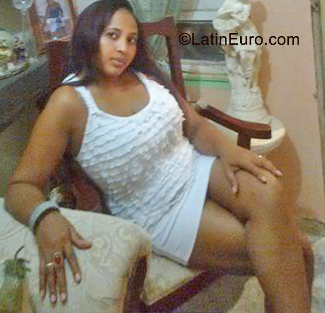 Date this tall Dominican Republic girl Dominga from Santo Domingo DO9900