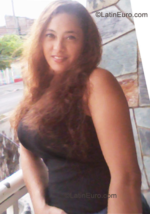 Date this nice looking Colombia girl Martha Isabel from Cali CO8686