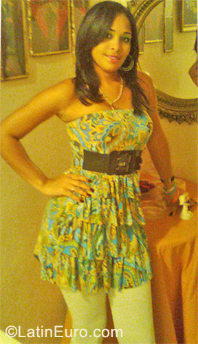 Date this happy Dominican Republic girl Carolina from Santiago DO9905
