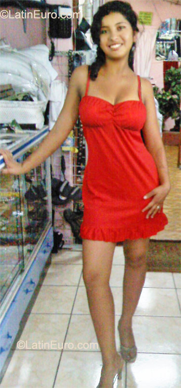 Date this voluptuous Honduras girl Karerine from Tegucigalpa HN707