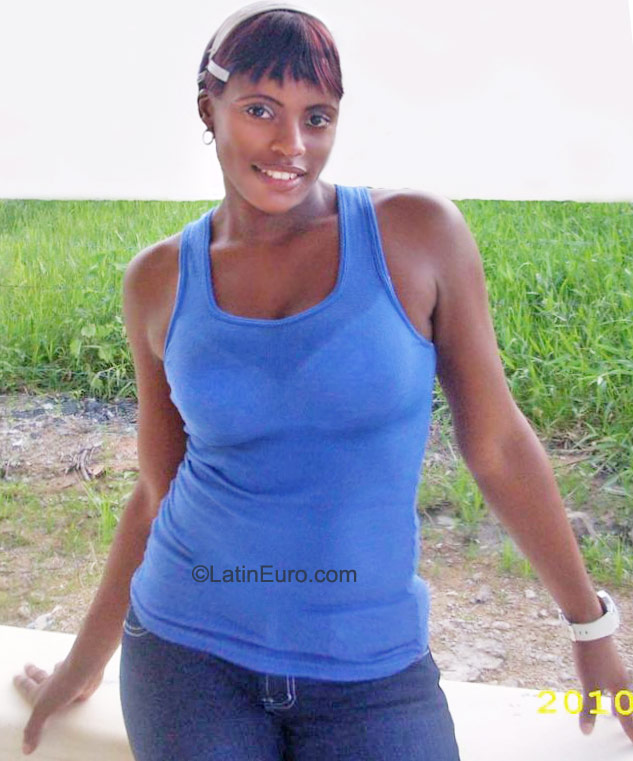Date this happy Dominican Republic girl Evi from Hato Mayor DO9939