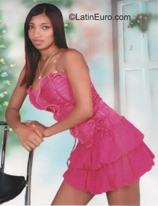 Date this passionate Dominican Republic girl Anny from Santo Domingo DO9942