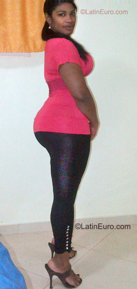 Date this gorgeous Dominican Republic girl Elizabeth from Santo Domingo DO9948