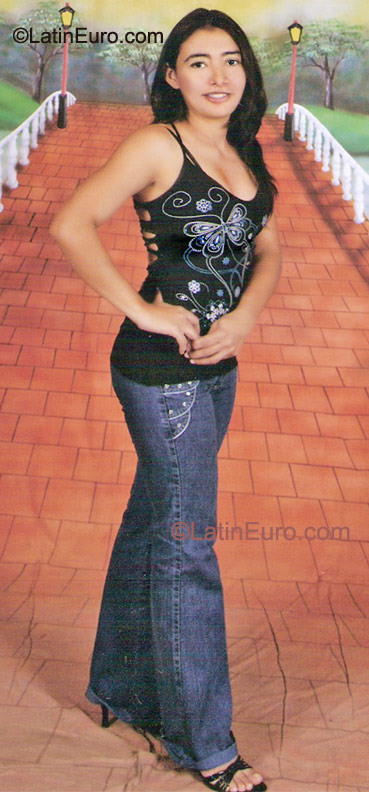 Date this pretty Colombia girl Maribel from Cali CO8749