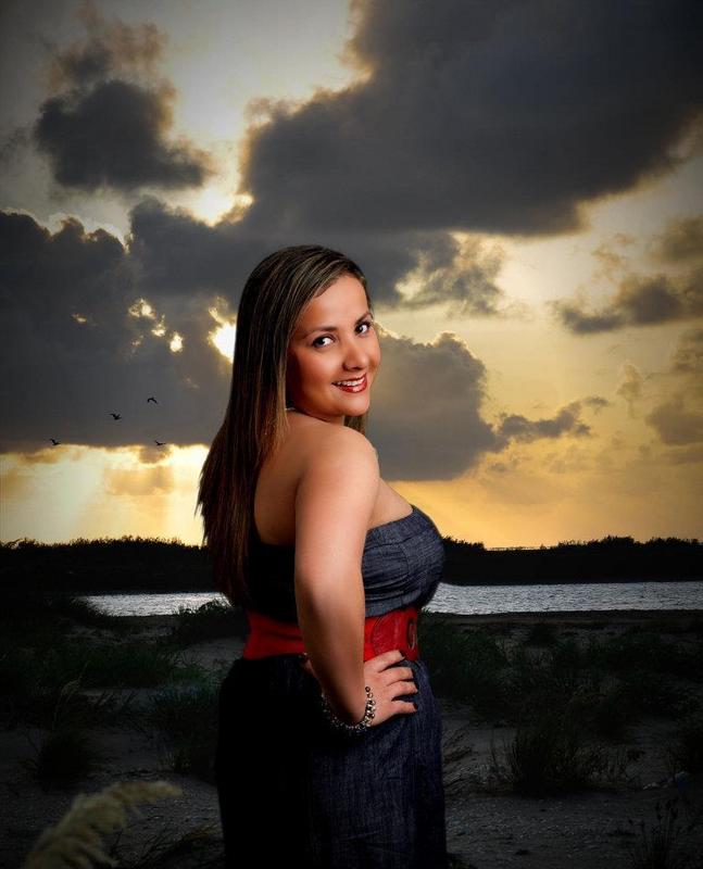 Date this nice looking Burundi girl Sofia from Bogota CO8769