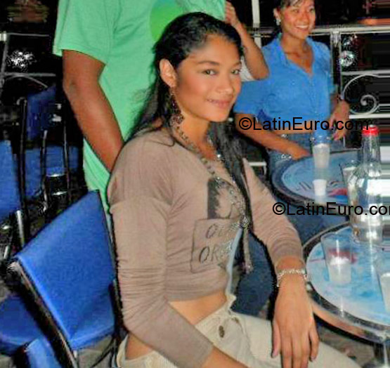 Date this tall Colombia girl Dahia from Cali CO8820