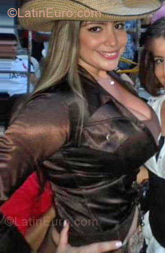 Date this beautiful Colombia girl July from Cali CO8840