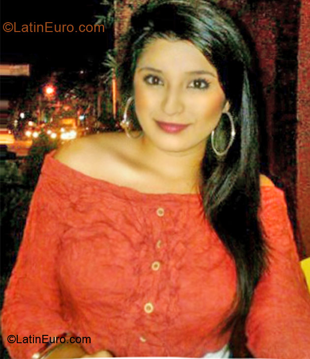 Date this georgeous Colombia girl Gabriela from Bucaramanga CO8859