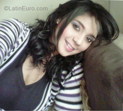 Date this hard body Colombia girl Nathalia from Medellin CO11214