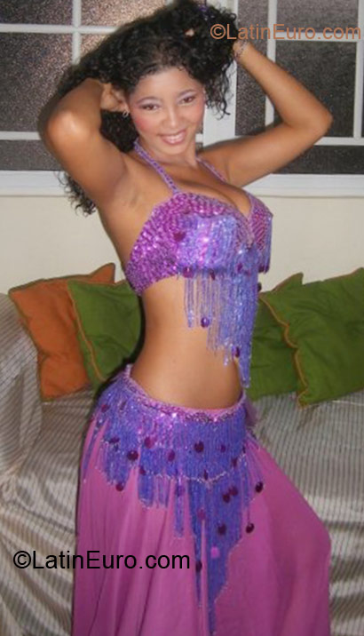 Date this voluptuous Dominican Republic girl Sara from Santo Domingo DO10042