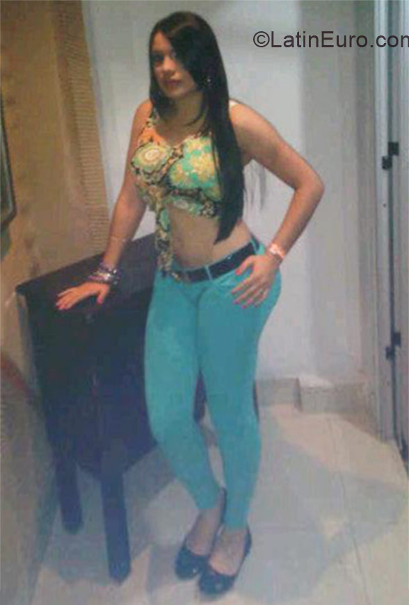 Date this hot Dominican Republic girl Yisset from Santiago DO10054