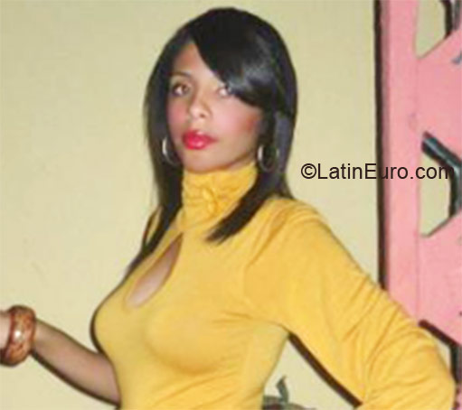 Date this charming Dominican Republic girl Arial from Santiago DO10067