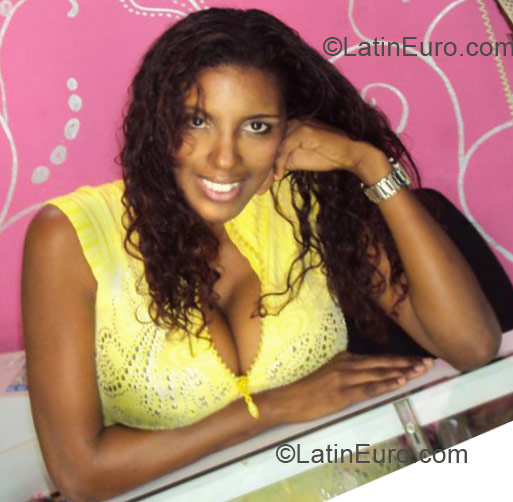 Date this lovely Dominican Republic girl Massiel from Santiago DO10073