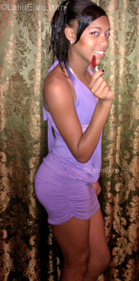 Date this gorgeous Dominican Republic girl Esmarlin from Santo Domingo DO10086