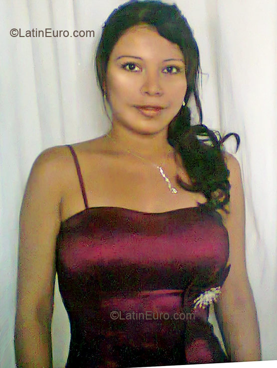 Date this lovely Colombia girl Viviana from Cali CO8966