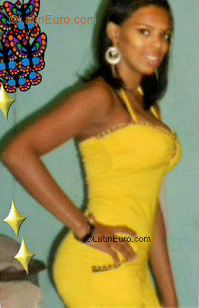 Date this passionate Dominican Republic girl Mariluz from Santo Domingo DO10112