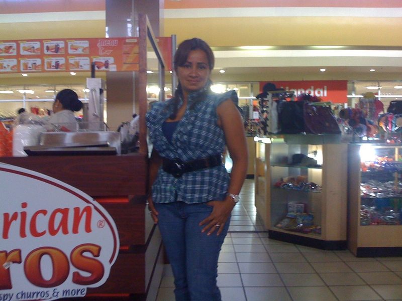 Date this nice looking Honduras girl Marmel from La Ceiba, Atlantida HN529