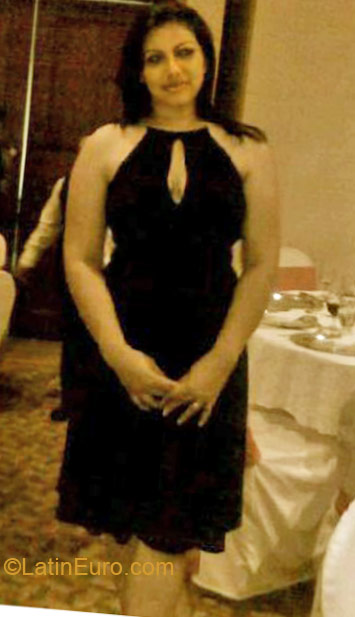 Date this foxy Honduras girl Ney from Tegucigalpa HN530