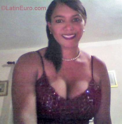 Date this hot Dominican Republic girl Yully from Santo Domingo DO10133