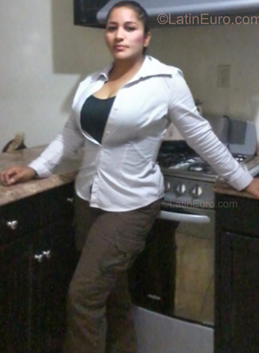 Date this nice looking Mexico girl Dina from Mexicali MX583