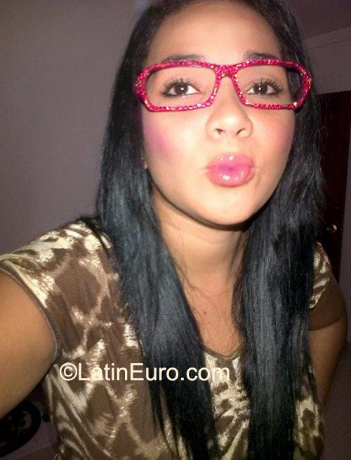 Date this lovely Colombia girl Estefany from Santa Marta CO9116