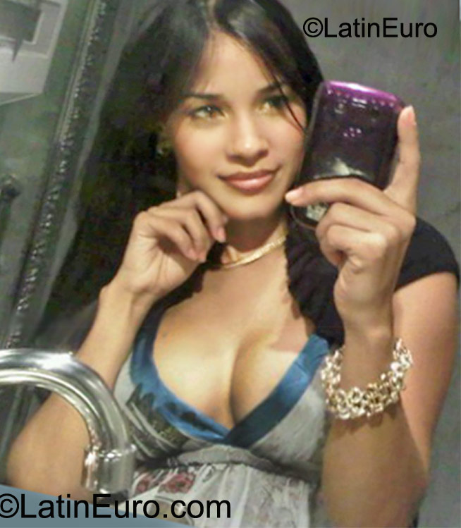 Date this voluptuous Dominican Republic girl Chanell from Santo Domingo DO10199
