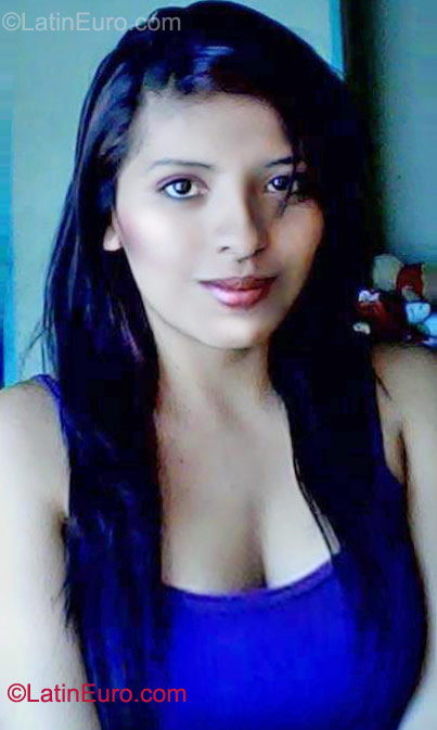 Date this foxy Colombia girl Carolina from Cali CO9526