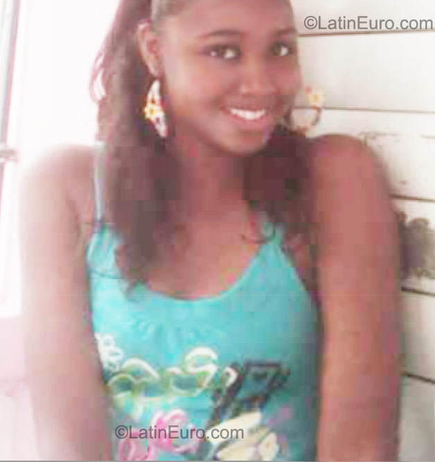 Date this attractive Dominican Republic girl Nicole from Santo Domingo DO10238
