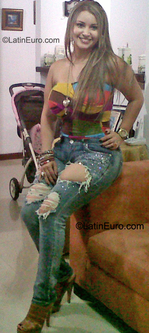 Date this charming Colombia girl Paula from Cali CO9196