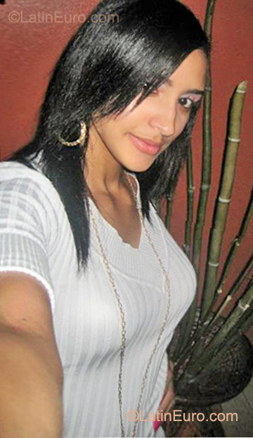 Date this foxy Dominican Republic girl Leisy from Jarabacoa DO11541