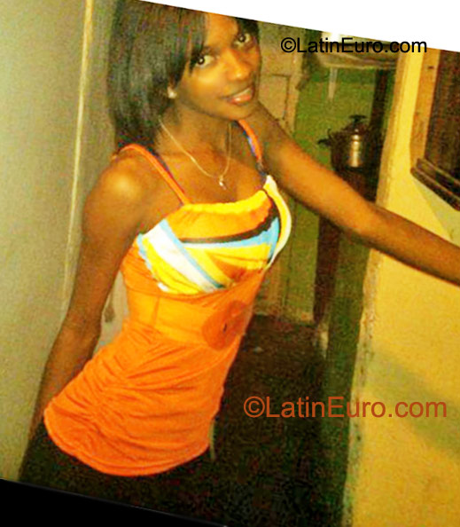 Date this hard body Dominican Republic girl Andry12 from Santiago DO10260
