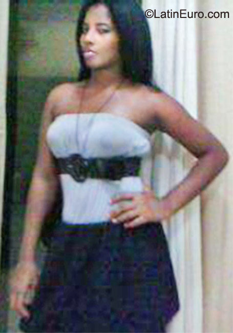 Date this pretty Dominican Republic girl Maholys from Santo Domingo DO10424