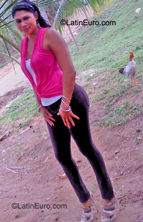 Date this good-looking Honduras girl Julissa Dunia from Trujillo HN569