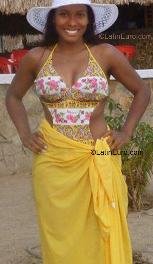 Date this lovely Colombia girl Nicel from Bogota CO9248